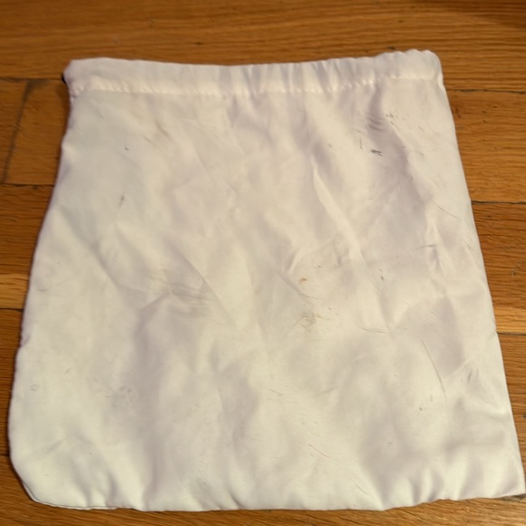 Black Gucci belt. Size 70. Ships with bag. - Picture 4 of 5